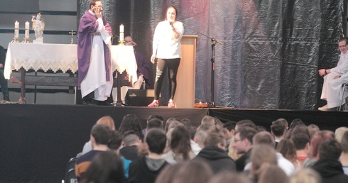 Halę wypełniał Bóg