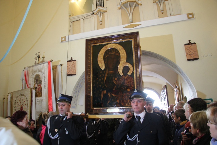 Powitanie ikony MB Częstochowskiej w Luszynie