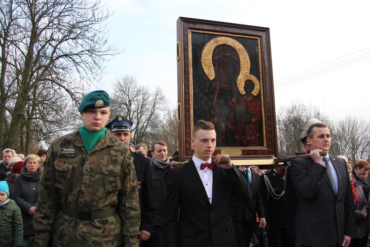 Powitanie ikony MB Częstochowskiej w Luszynie