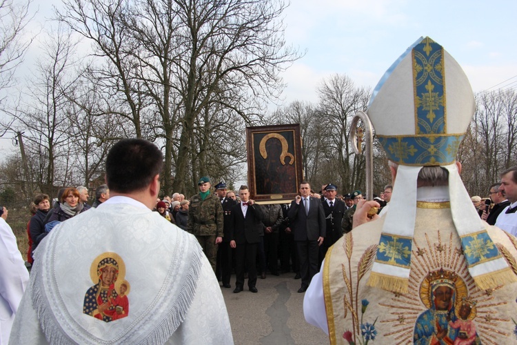 Powitanie ikony MB Częstochowskiej w Luszynie