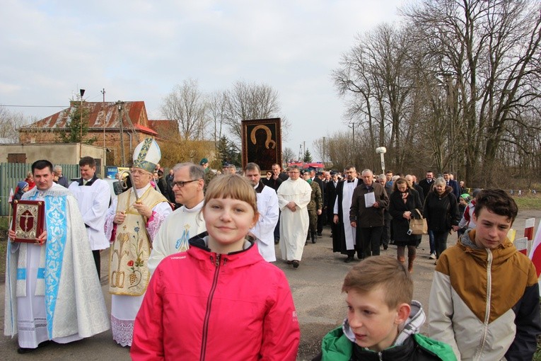 Powitanie ikony MB Częstochowskiej w Luszynie