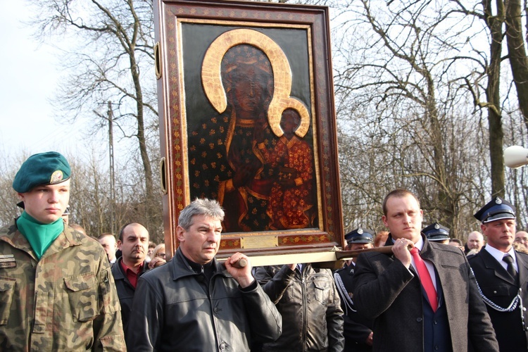 Powitanie ikony MB Częstochowskiej w Luszynie