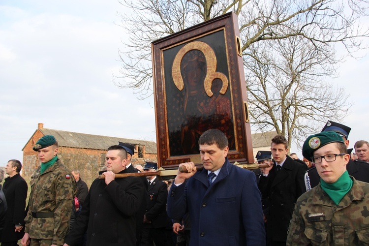 Powitanie ikony MB Częstochowskiej w Luszynie