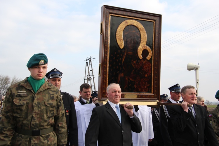 Powitanie ikony MB Częstochowskiej w Luszynie