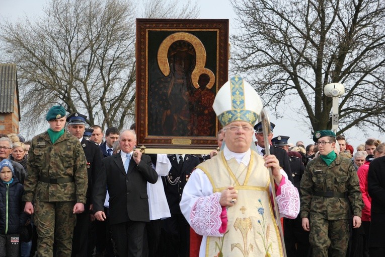 Powitanie ikony MB Częstochowskiej w Luszynie