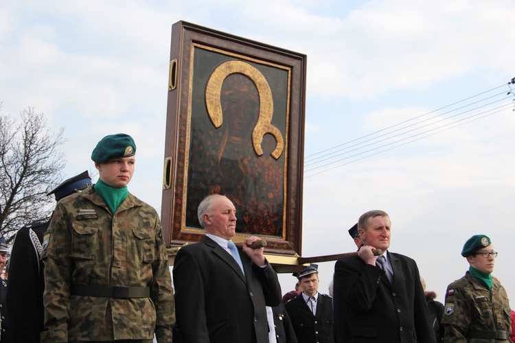 Powitanie ikony MB Częstochowskiej w Luszynie