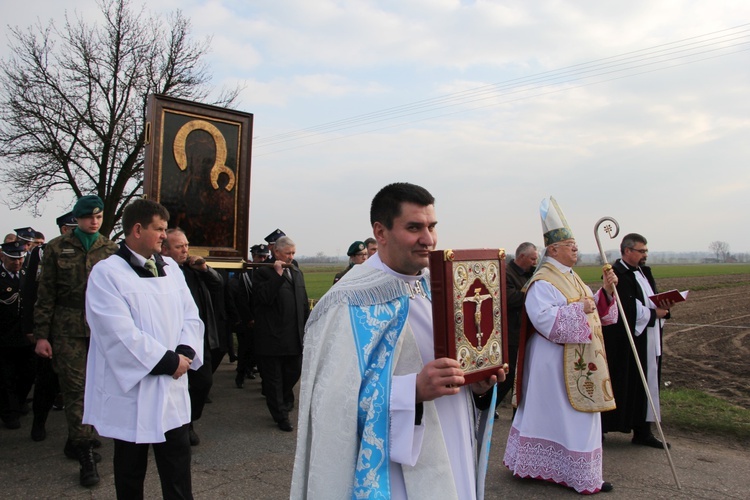 Powitanie ikony MB Częstochowskiej w Luszynie