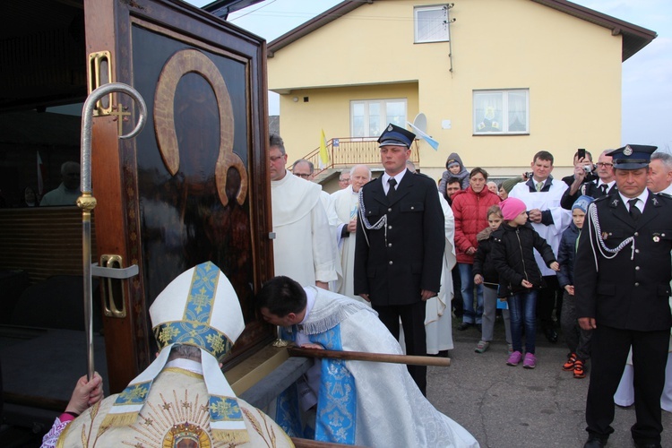 Powitanie ikony MB Częstochowskiej w Luszynie