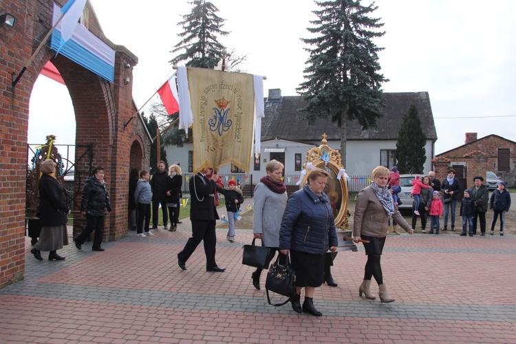 Powitanie ikony MB Częstochowskiej w Luszynie