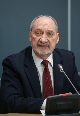 Macierewicz: Patrioty za nie więcej niż 30 mld zł