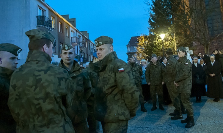 Droga krzyżowa ulicami Koszalina - cz. 1