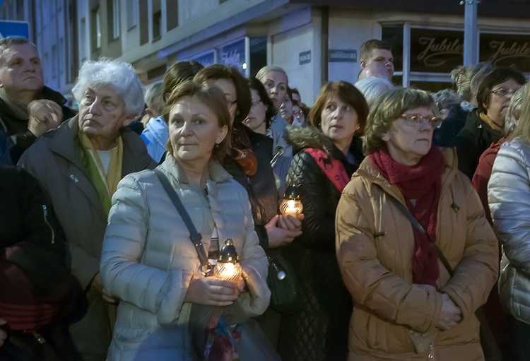 Droga krzyżowa ulicami Koszalina - cz. 1