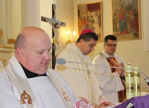 Sympozjum rozpoczęła Msza św. koncelebrowana, której przewodniczył bp Wojciech Osial