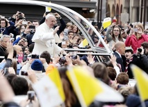 Franciszek: Maryi ofiarujmy nasze radości, nasze smutki i nasze nadzieje