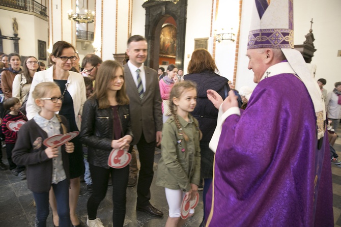 Kardynał Nycz pobłogosławił wszystkie dzieci