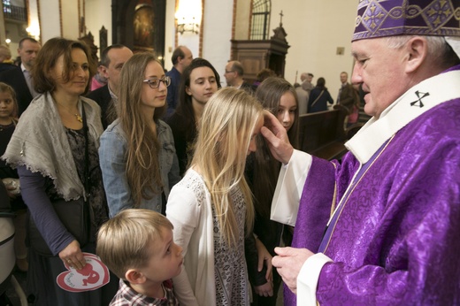 Kardynał Nycz pobłogosławił wszystkie dzieci