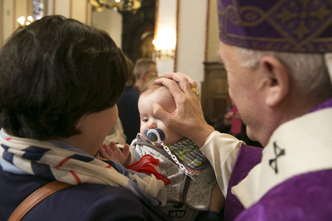 Kardynał Nycz pobłogosławił wszystkie dzieci