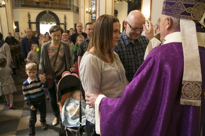 Kardynał Nycz pobłogosławił wszystkie dzieci