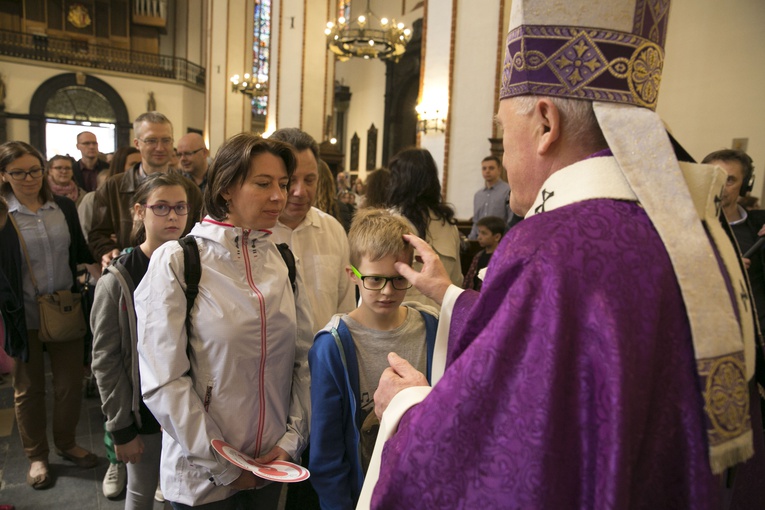 Kardynał Nycz pobłogosławił wszystkie dzieci