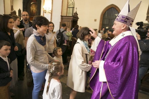 Kardynał Nycz pobłogosławił wszystkie dzieci