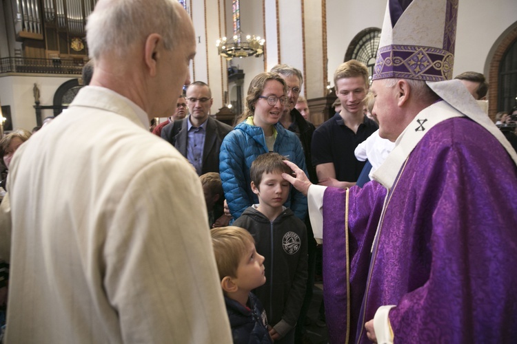 Kardynał Nycz pobłogosławił wszystkie dzieci