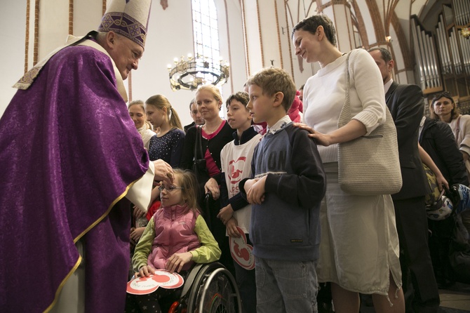 Kardynał Nycz pobłogosławił wszystkie dzieci