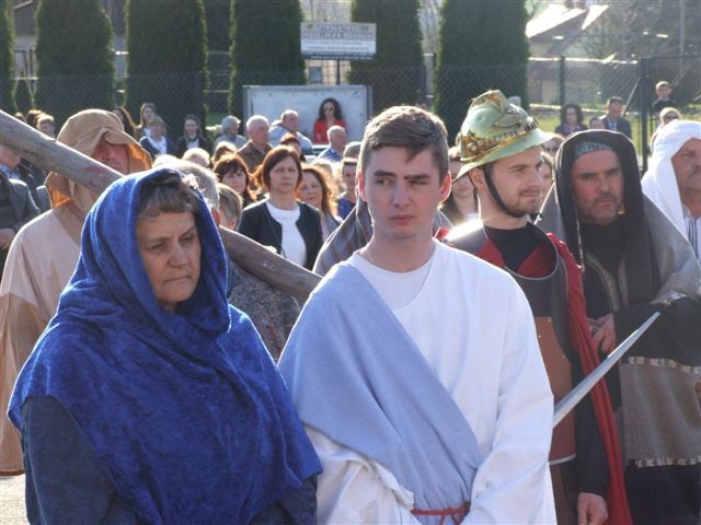 Droga krzyżowa w Uszwi