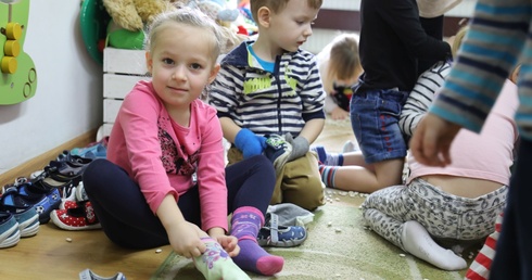 Każdy przedszkolak w Bajkowym Dworku wie, dlaczego tego dnia skarpetki zakłada się nie do pary