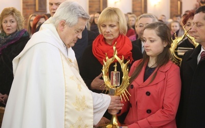 Wraz z peregrynujacym obrazem Miłosiedzia Bożego w Brzezince powitano relikwie św. Jana Pawła II i św. Faustyny