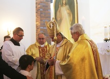 Podczas powitalnej Eucharystii bp Pindel udzielił młodzieży sakramentu bierzmowania