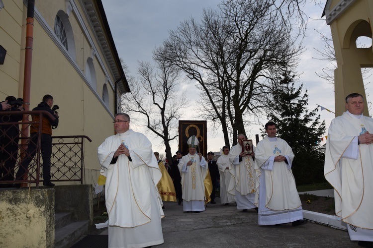 Powitanie ikony MB Częstochowskiej w Trębkach