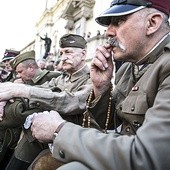 Pochód był hołdem dla polskich oficerów pomordowanych m.in. w Katyniu.