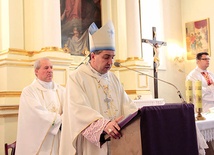 Bp Wojciech Osial dla uczestników XII Sympozjum  „Dar życia” odprawił Eucharystię i wygłosił wykład .