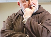 Ojciec Luigi towarzyszył młodym ludziom podczas wizyty w Polsce.