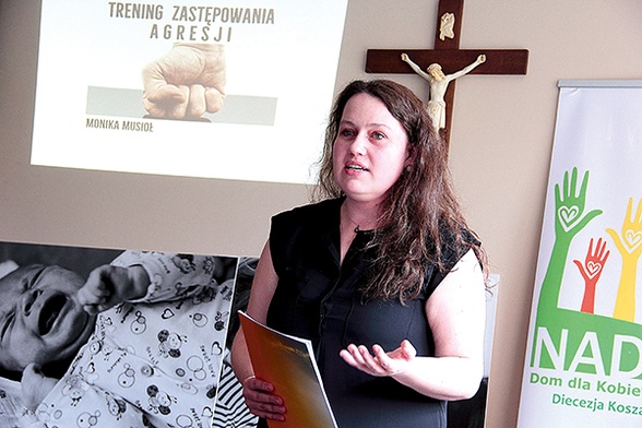 Monika Musioł podpowiada, na czym polega trening zastępowania agresji. 