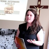 Monika Musioł podpowiada, na czym polega trening zastępowania agresji. 