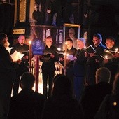 ▲	Schola Gregoriana Silesiensis wykonała program, na który złożyła się sarmacka ceremonia pogrzebowa.