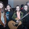Dziewczęta z zespołu muzycznego w Zdziarcu