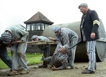 W filmie „Życie za życie” Krzysztof Zanussi ukazuje postać św. Maksymiliana Kolbego (w tej roli Edward Żentara). Film jest obecnie rzadko wykorzystywany w pracy duszpasterskiej.