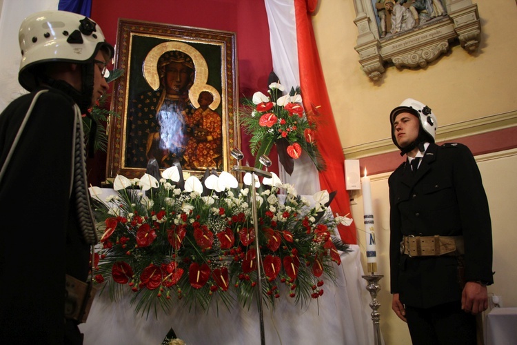 Powitanie ikony MB Częstochowskiej w Oporowie