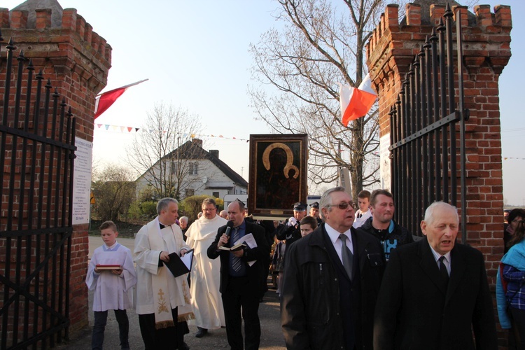 Powitanie ikony MB Częstochowskiej w Oporowie