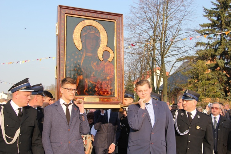 Powitanie ikony MB Częstochowskiej w Oporowie