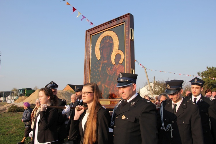 Powitanie ikony MB Częstochowskiej w Oporowie