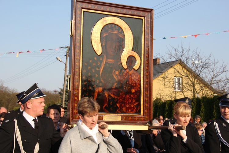 Powitanie ikony MB Częstochowskiej w Oporowie