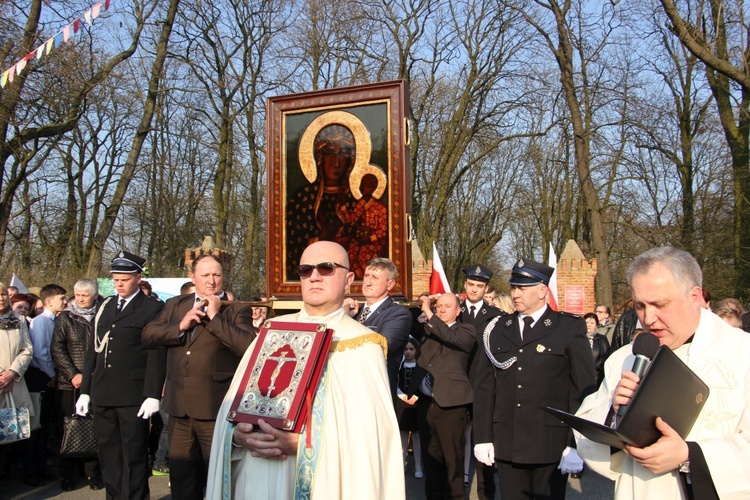 Powitanie ikony MB Częstochowskiej w Oporowie