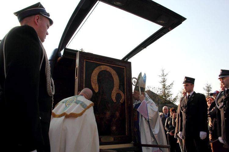 Powitanie ikony MB Częstochowskiej w Oporowie