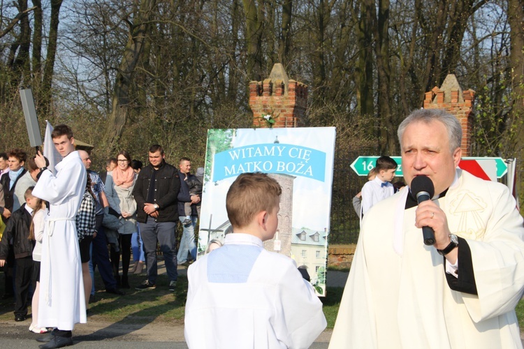 Powitanie ikony MB Częstochowskiej w Oporowie