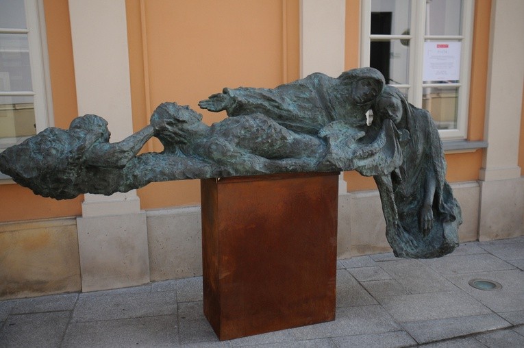 Rzeźby Karola Badyny w Wadowicach