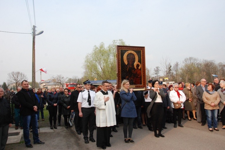 Powitanie ikony MB Częstochowskiej w Bedlnie