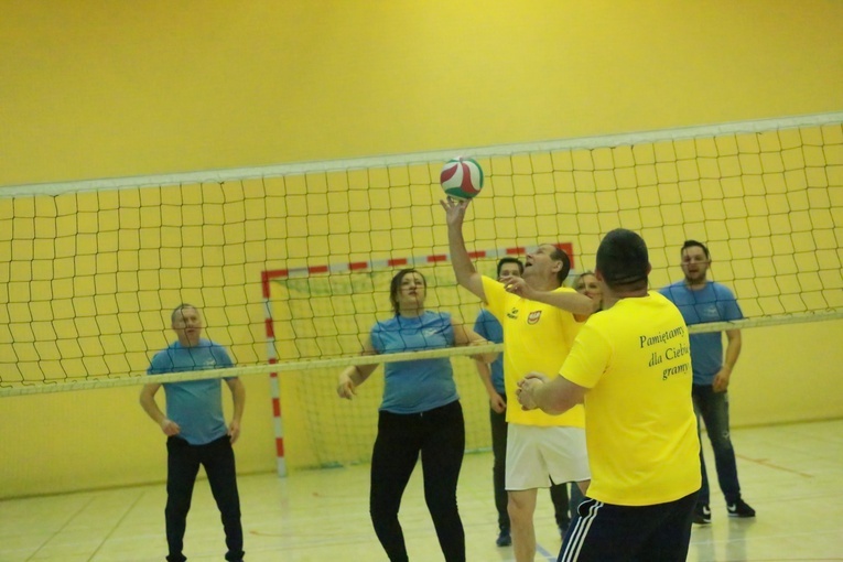 Mecz siatkówki dla Jana Pawła II